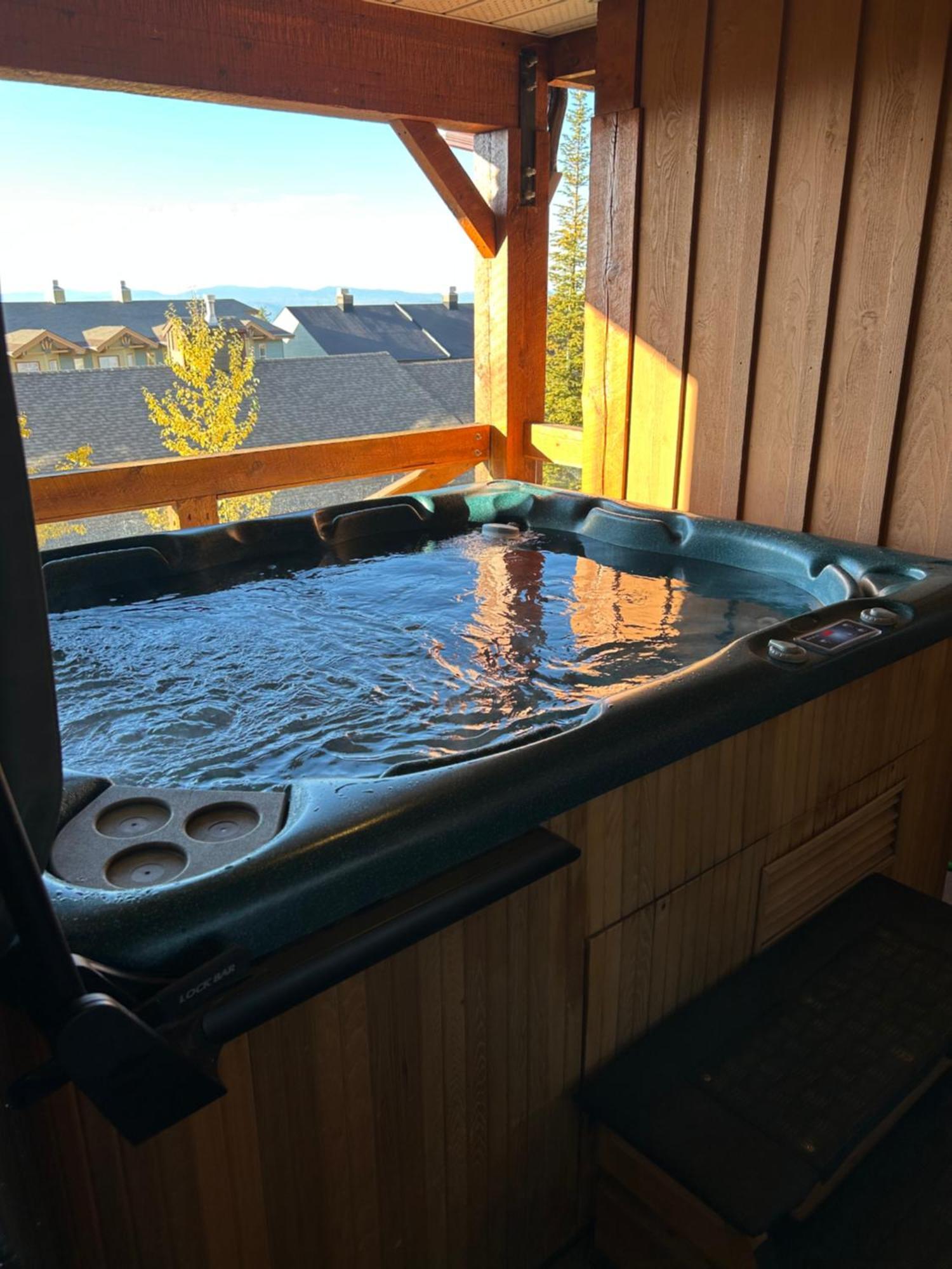 3 Bedroom 3 Bath Ski In Ski Out With Private Hot Tub Big White Εξωτερικό φωτογραφία