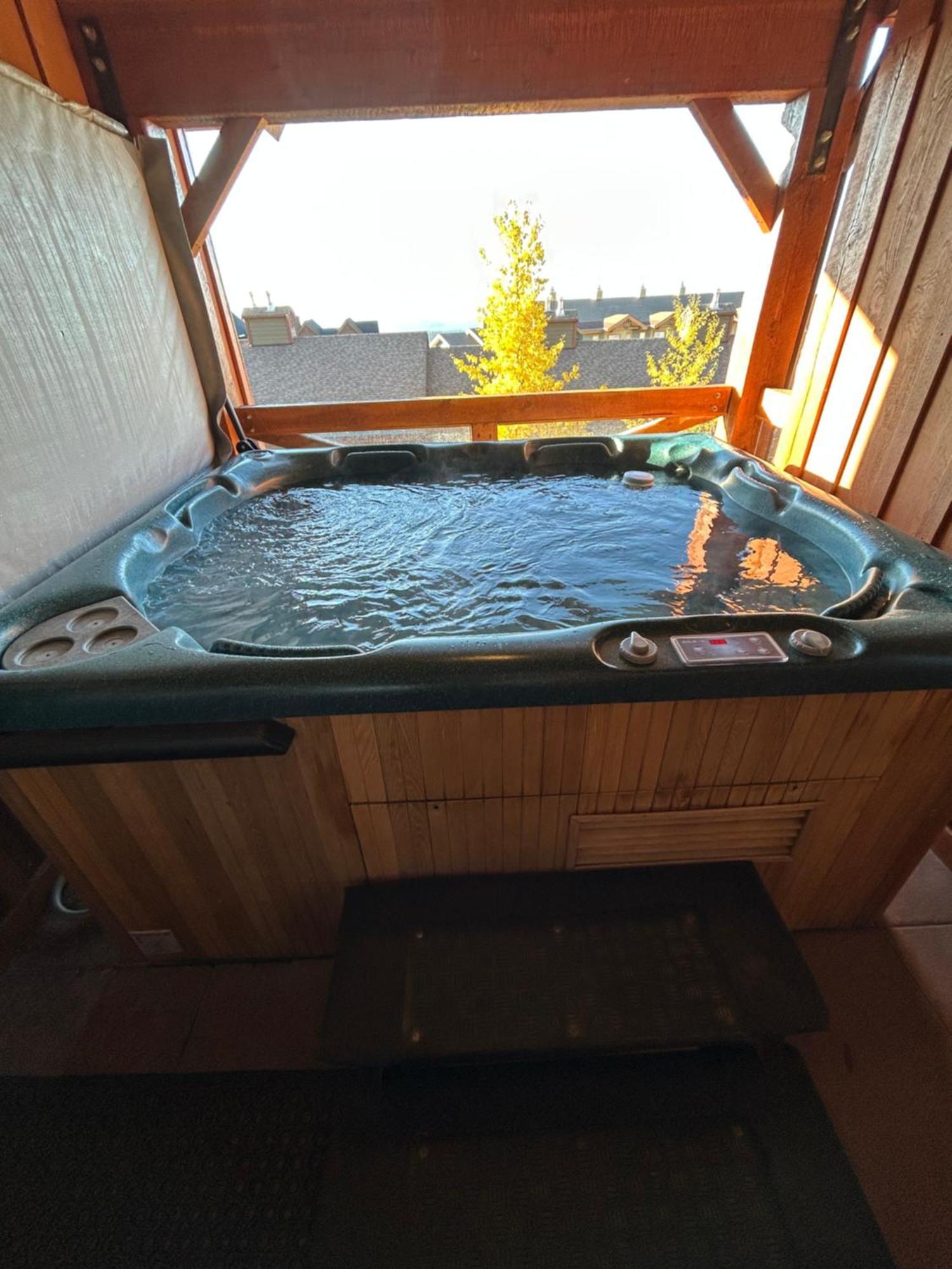 3 Bedroom 3 Bath Ski In Ski Out With Private Hot Tub Big White Εξωτερικό φωτογραφία