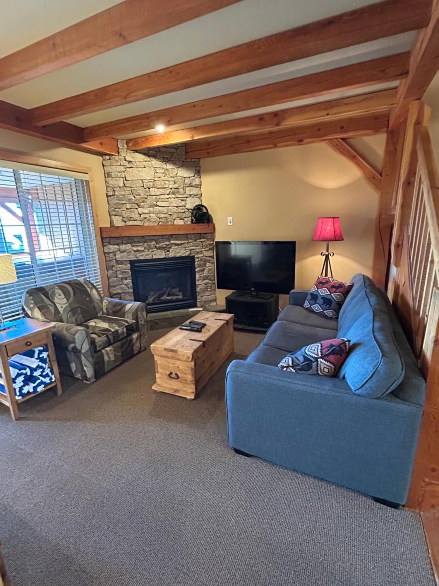 3 Bedroom 3 Bath Ski In Ski Out With Private Hot Tub Big White Εξωτερικό φωτογραφία