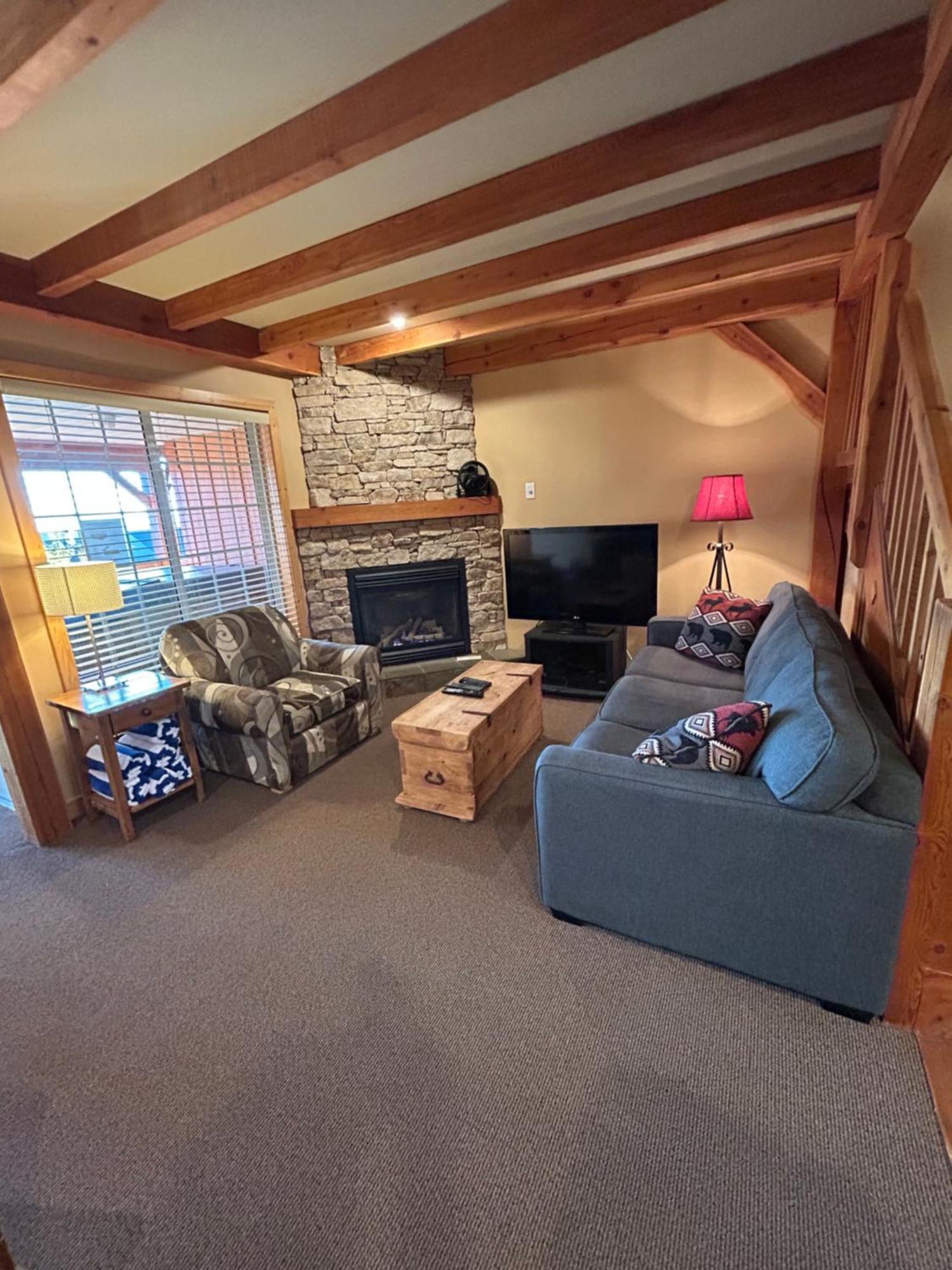 3 Bedroom 3 Bath Ski In Ski Out With Private Hot Tub Big White Εξωτερικό φωτογραφία