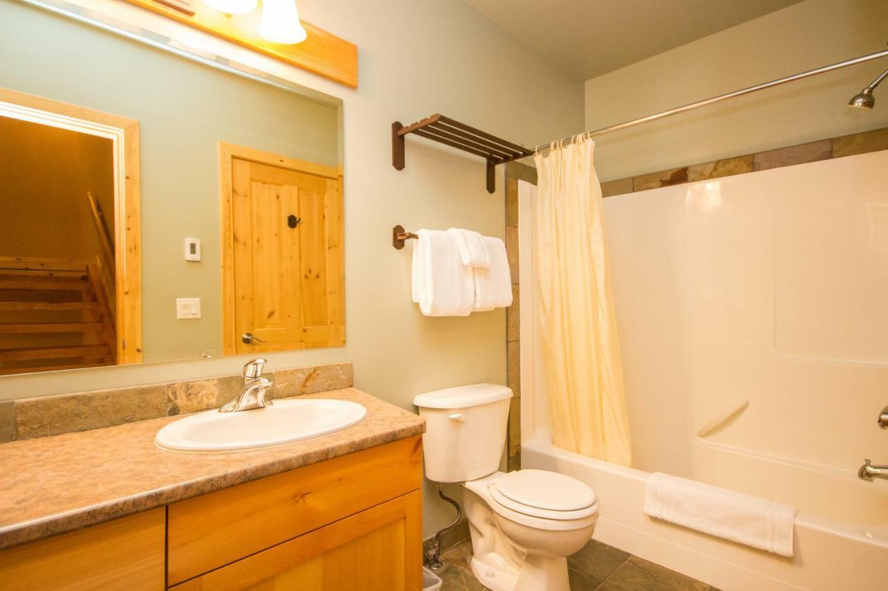 3 Bedroom 3 Bath Ski In Ski Out With Private Hot Tub Big White Εξωτερικό φωτογραφία